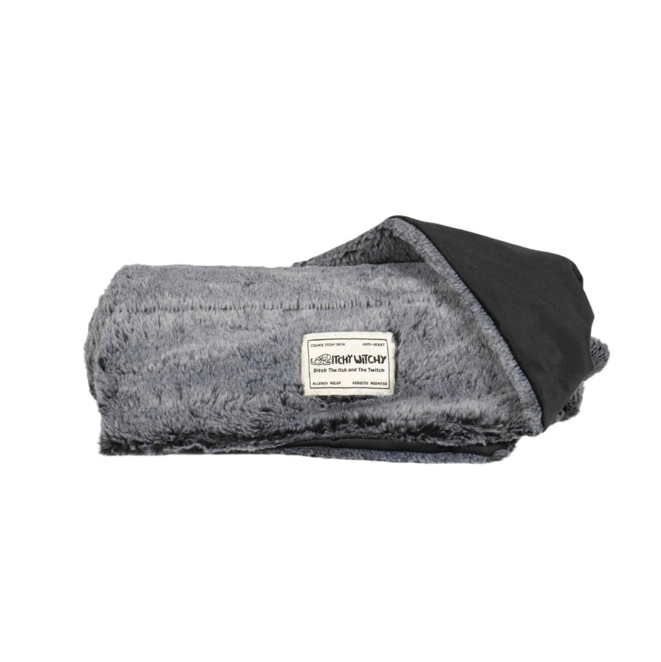 DGS Pet Products Itchy Witchy Essential Oils Blanket Large Black 40 x 50 x 0.5 For Pet With Love