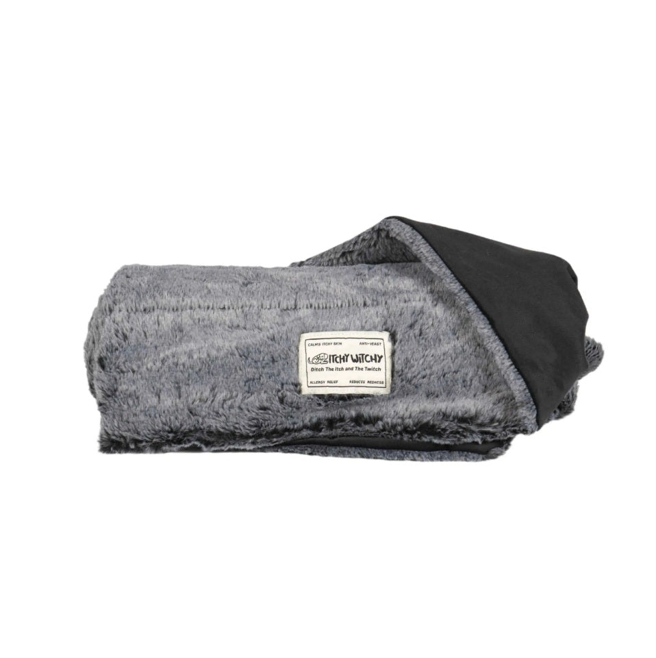 DGS Pet Products Itchy Witchy Essential Oils Blanket Medium Black 30 x 40 x 0.5 For Pet With Love